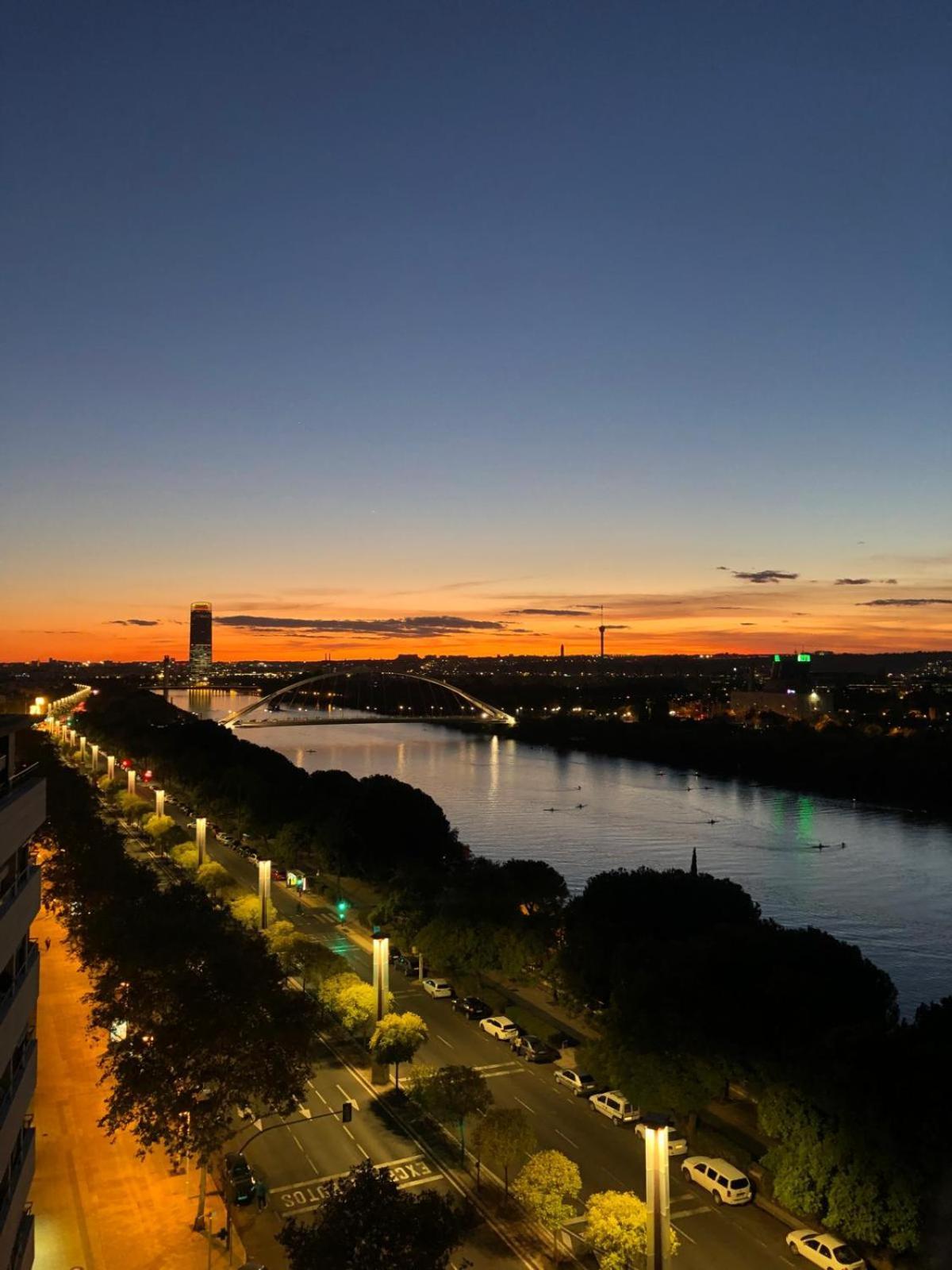 Tu Oasis De Lujo Junto Al Guadalquivir Apartamento Sevilha Exterior foto