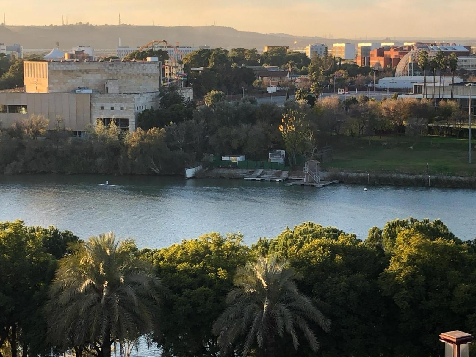 Tu Oasis De Lujo Junto Al Guadalquivir Apartamento Sevilha Exterior foto