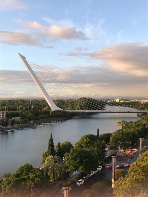 Tu Oasis De Lujo Junto Al Guadalquivir Apartamento Sevilha Exterior foto